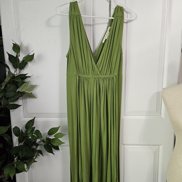 Max Studio Dresses & Skirts - Green Sleeveless Maxi Dress